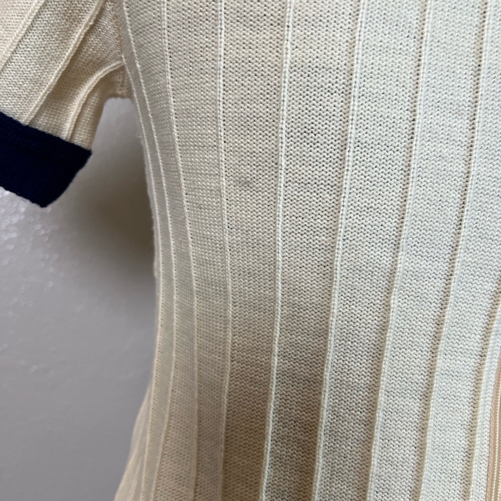 Vintage 1960’s Ribbed Knit Dress with Navy Trim - Picture 9 of 10